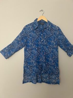 Women's Blue Leaf-Print Button-Down Blouse